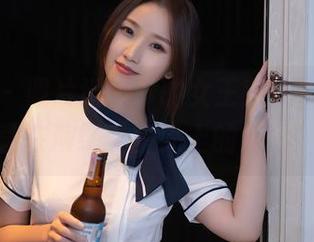 秀人网 – 照片记录下的女王范儿，萌白酱一直在演绎“指尖上的权力”。