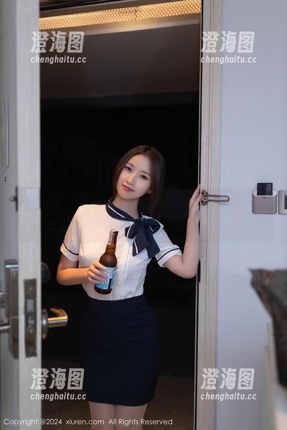 秀人网-萌白酱 秀人网 - 照片记录下的女王范儿,萌白酱一直在演绎“指尖上的权力”。