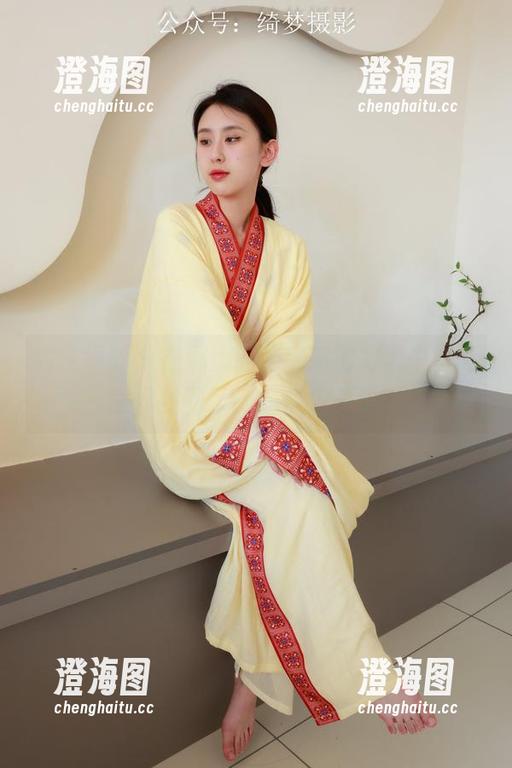 绮梦摄影-娜娜 绮梦摄影 - 在娜娜的棉袜高清写真中,无意间找到了新的快乐来源?