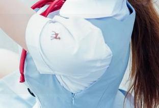 菠萝社 – 不要急，慢慢浏览柳侑绮Sevenbaby的校服高清图包，你会发现每一张都别有洞天。