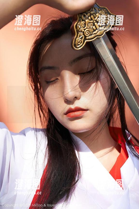 蜜桃社-琉璃lily 蜜桃社 - 睡衣竟能如此撩人!琉璃lily的分享美图三连击,我最近都在想能换几套!
