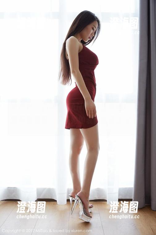 蜜桃社 - 韵莉娜VANILLA出新图包，制服真有意思，不过她的表情我还是没看懂。
