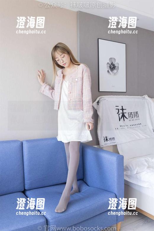 袜啵啵-小沫 袜啵啵 - 小沫的体操服作品:看得我想学体操,但我最擅长的就是在沙发上体操。