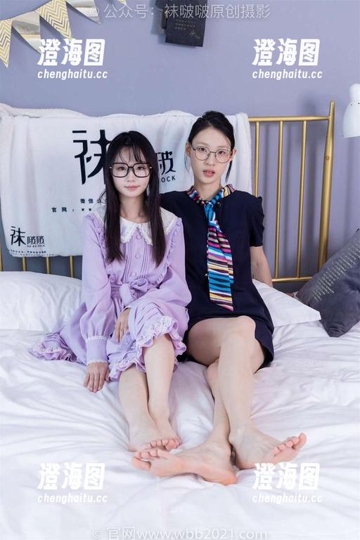 袜啵啵-甜甜圈 袜啵啵 - 图包里的甜甜圈与厚黑丝大腿袜,如此勾人,截图备用!