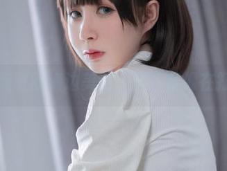 西园寺南歌的海边美图，浪花好像在打招呼啊