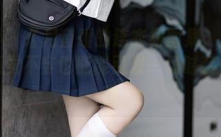 语画界 – 《月音瞳的连衣裙图集：这个裙子，感觉不穿也能能引发一场时装秀》精选