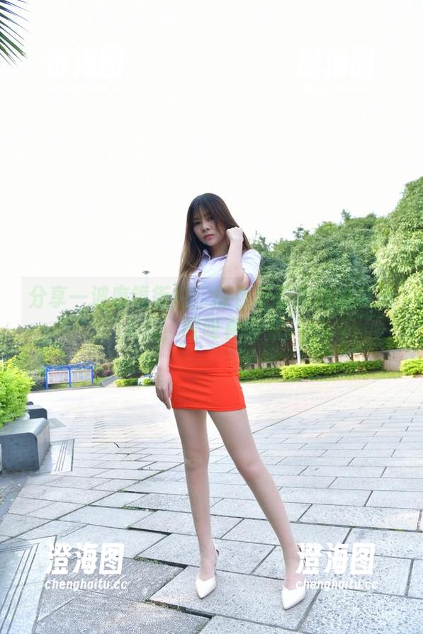 魔镜街拍 分享一波魔镜街拍:绿色包臀裙的丝袜美人儿,哎呀真好看。